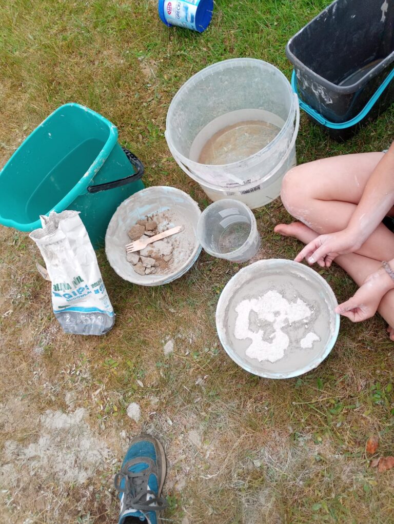 robienie z odlewów z gipsu w piachu